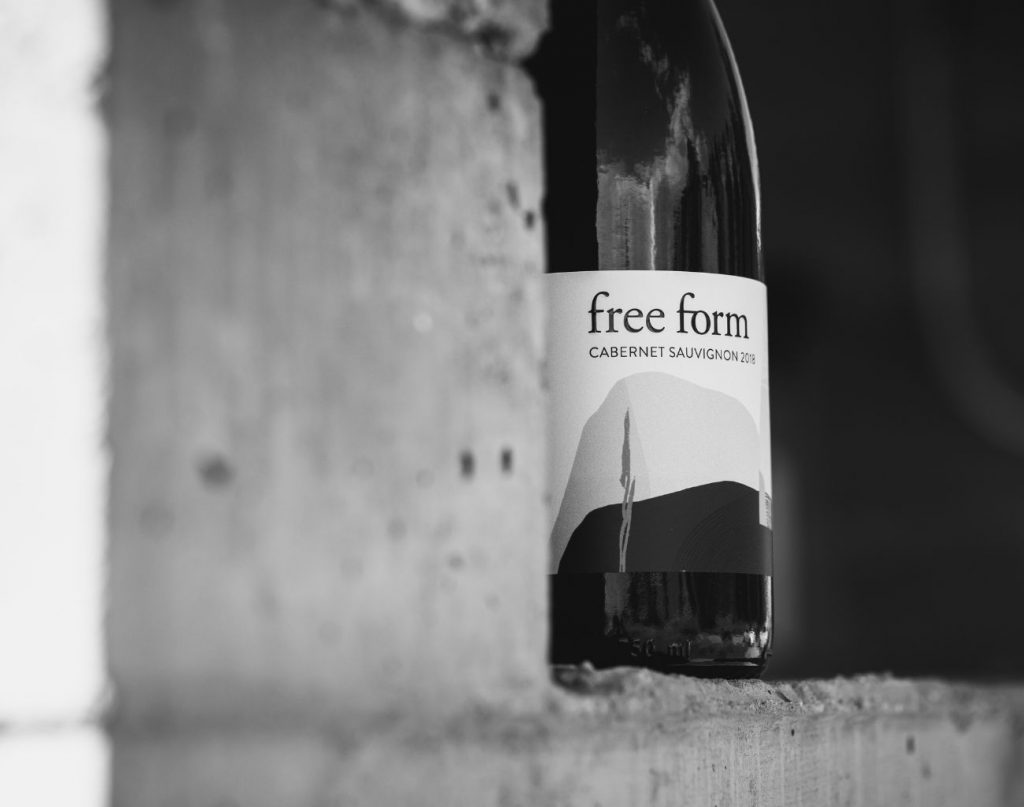 Wine with stone wine label to reduce emissions
